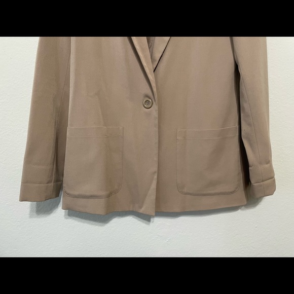 FOREVER 21 Nude Blazer. - Picture 2 of 4